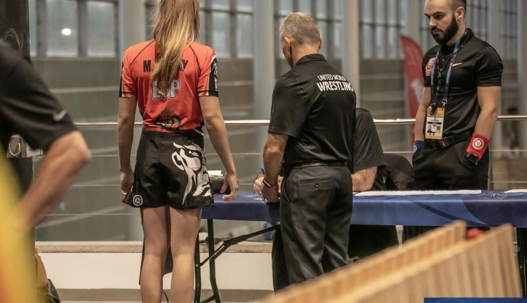 Marina Farray durante el pesaje previo a uno de sus combates