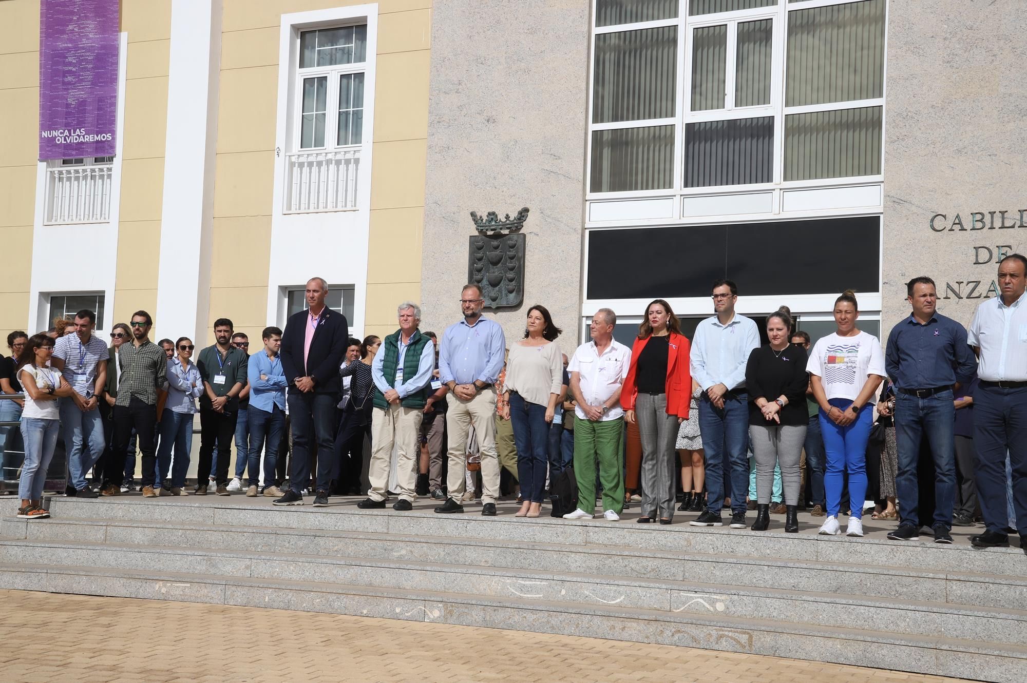 El Cabildo de Lanzarote ha guardado un minuto de silencio en recuerdo de todas las víctimas de la violencia machista