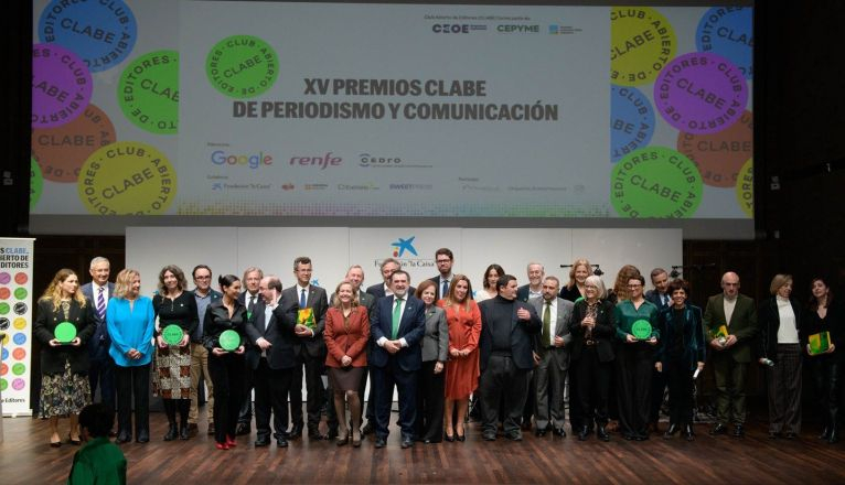Foto de premiados y autoridades Premios Clabe 2022