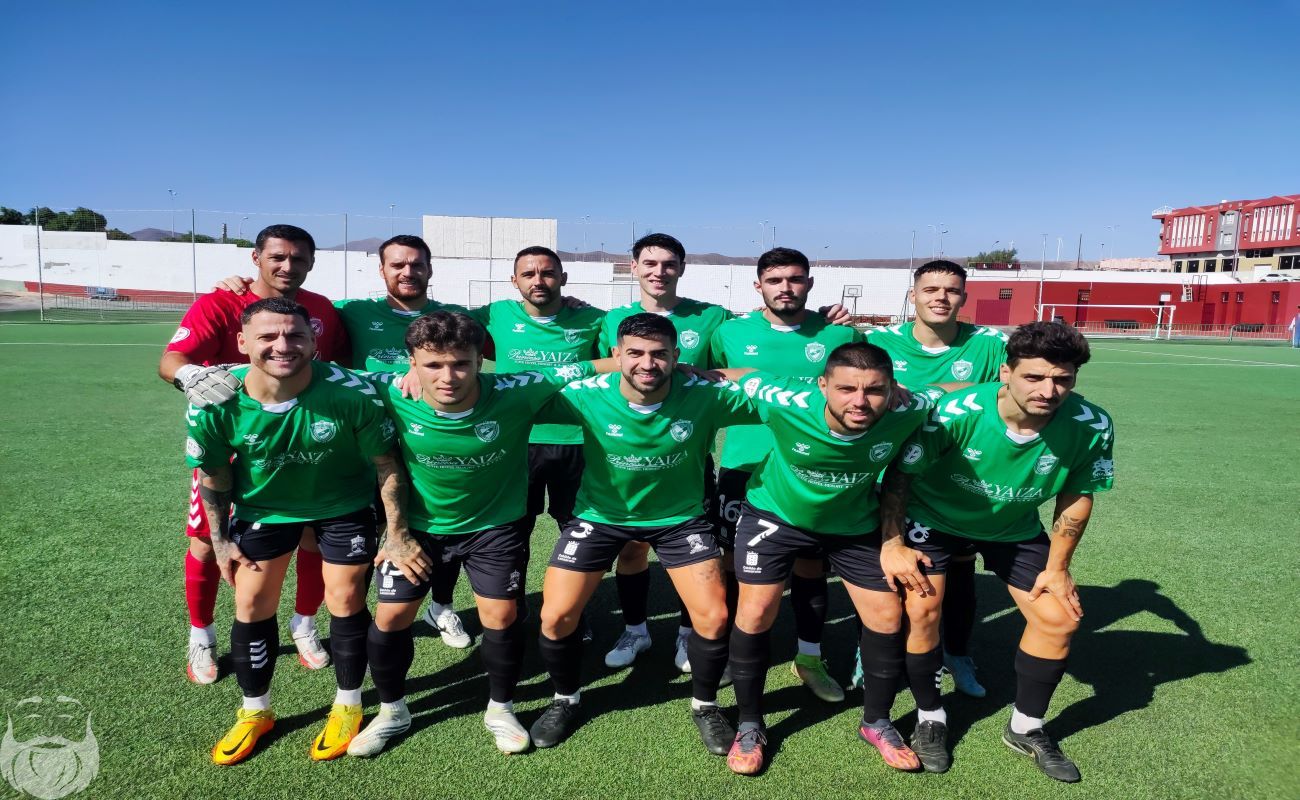 Equipo inicial del Unión Sur Yaiza ante el Unión Puerto