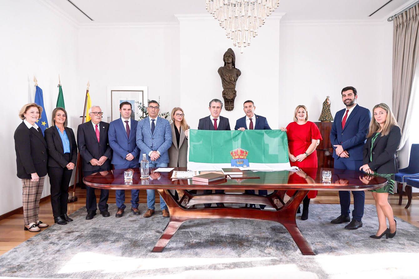 Firma del hermanamiento Nazaret entre el Ayuntamiento de Teguise y el Ayuntamiento de Nazaré de Portugal
