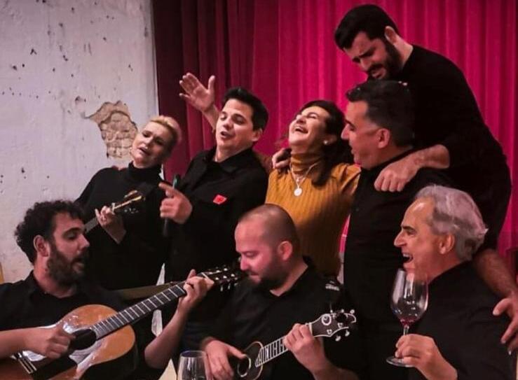 Integrantes del grupo de música Malvasia Sound con Ainhoa Arteta