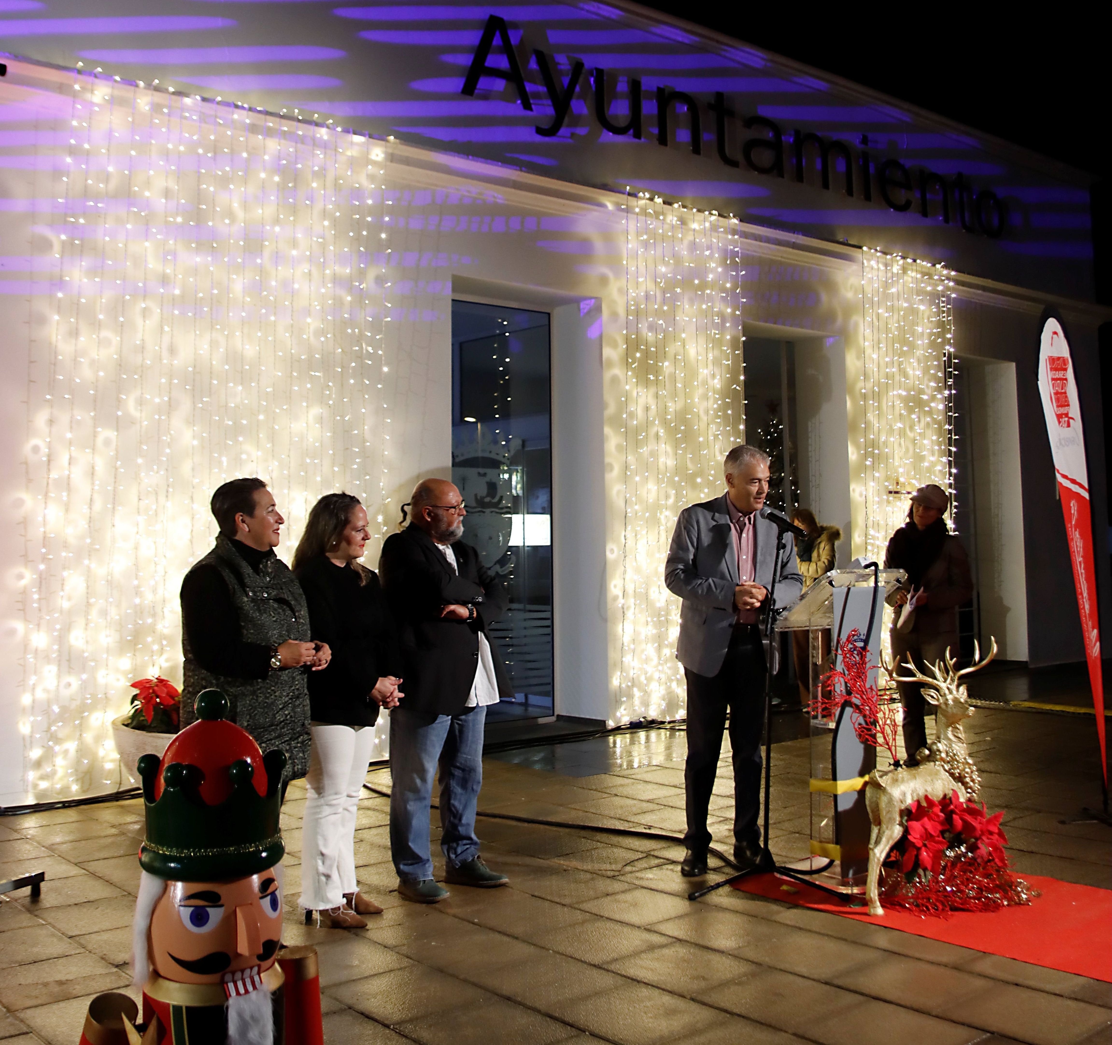 Encendido de luces navideñas de la plaza del Ayuntamiento de Tías