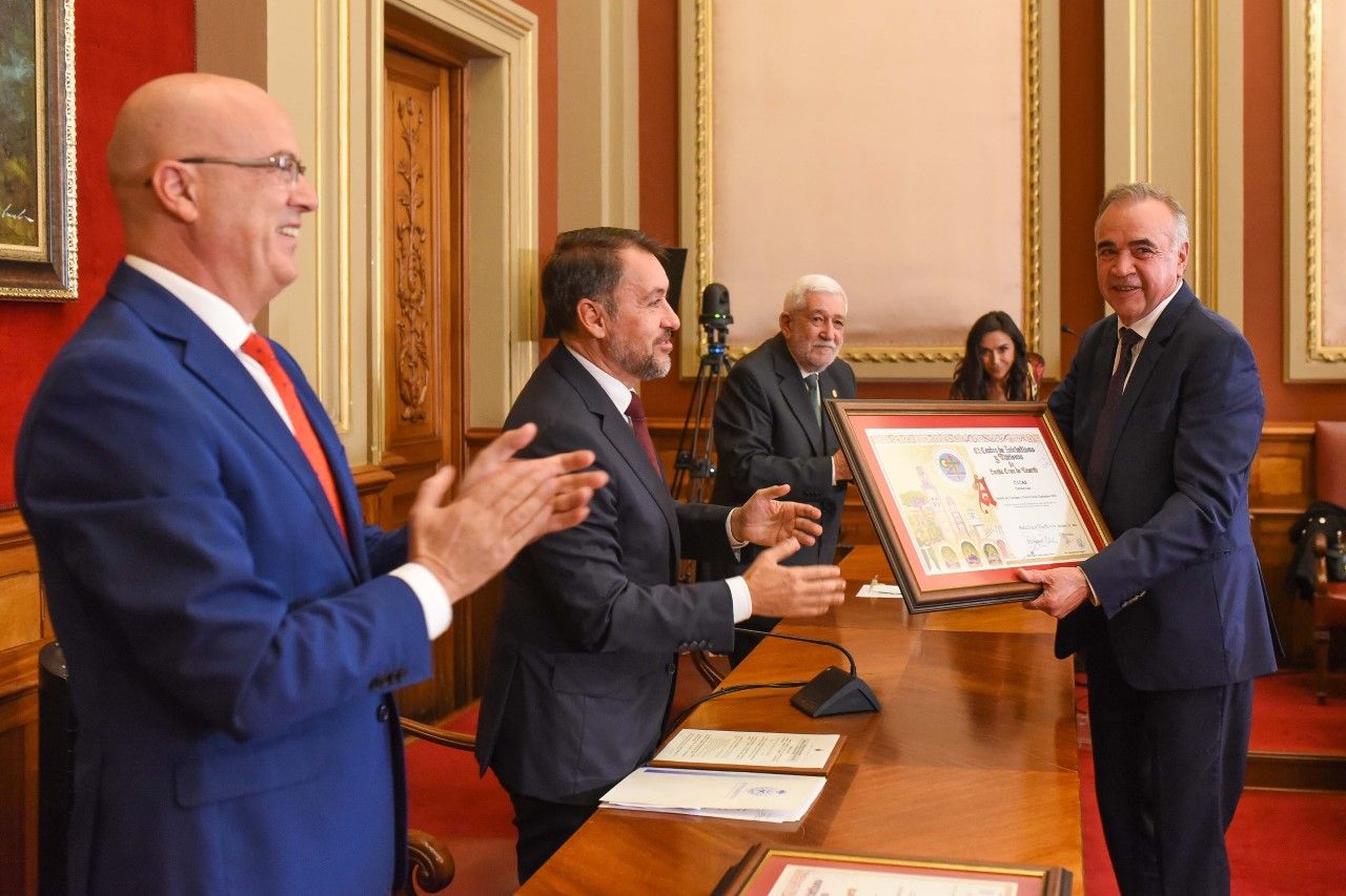 Mamerto Cabrera,  consejero delegado de CICAR, recogiendo el premio