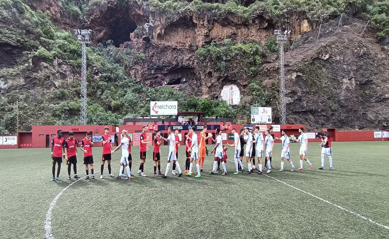 Saludo inicial entre el Mensajero y la UD Lanzarote