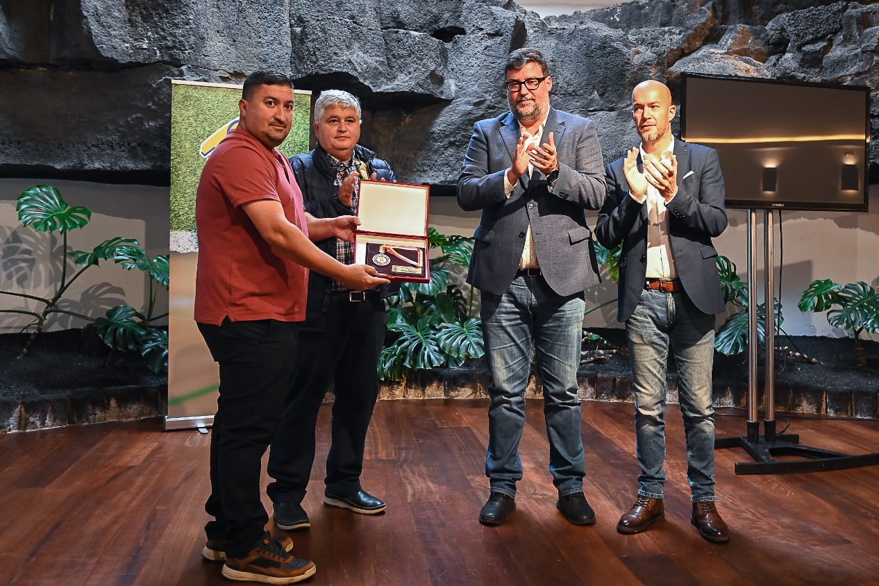 Entrega de la medalla de Oro del municipio al San Bartolomé CF