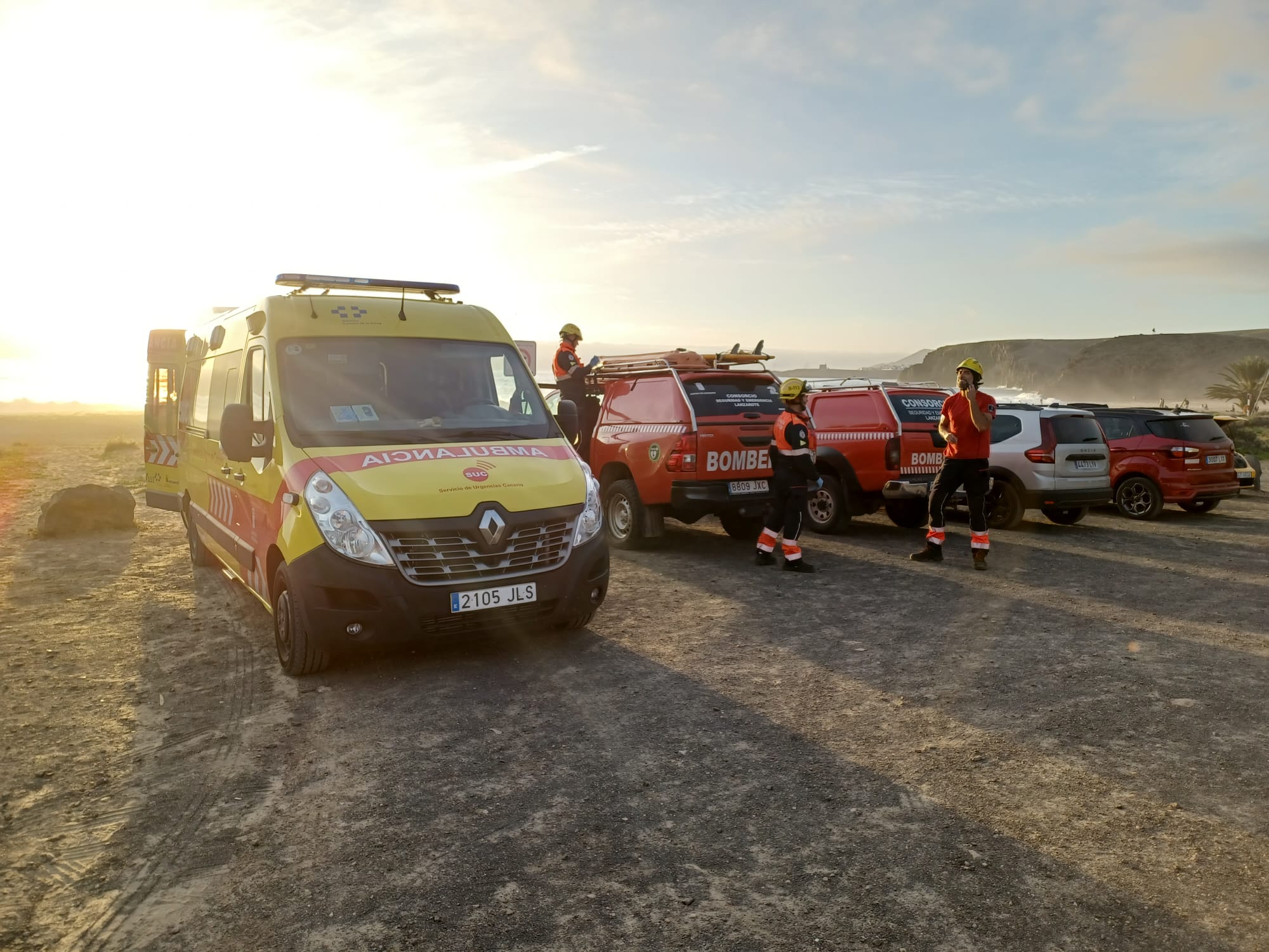 Bomberos y ambulancia del SUC en los rescates de Yaiza