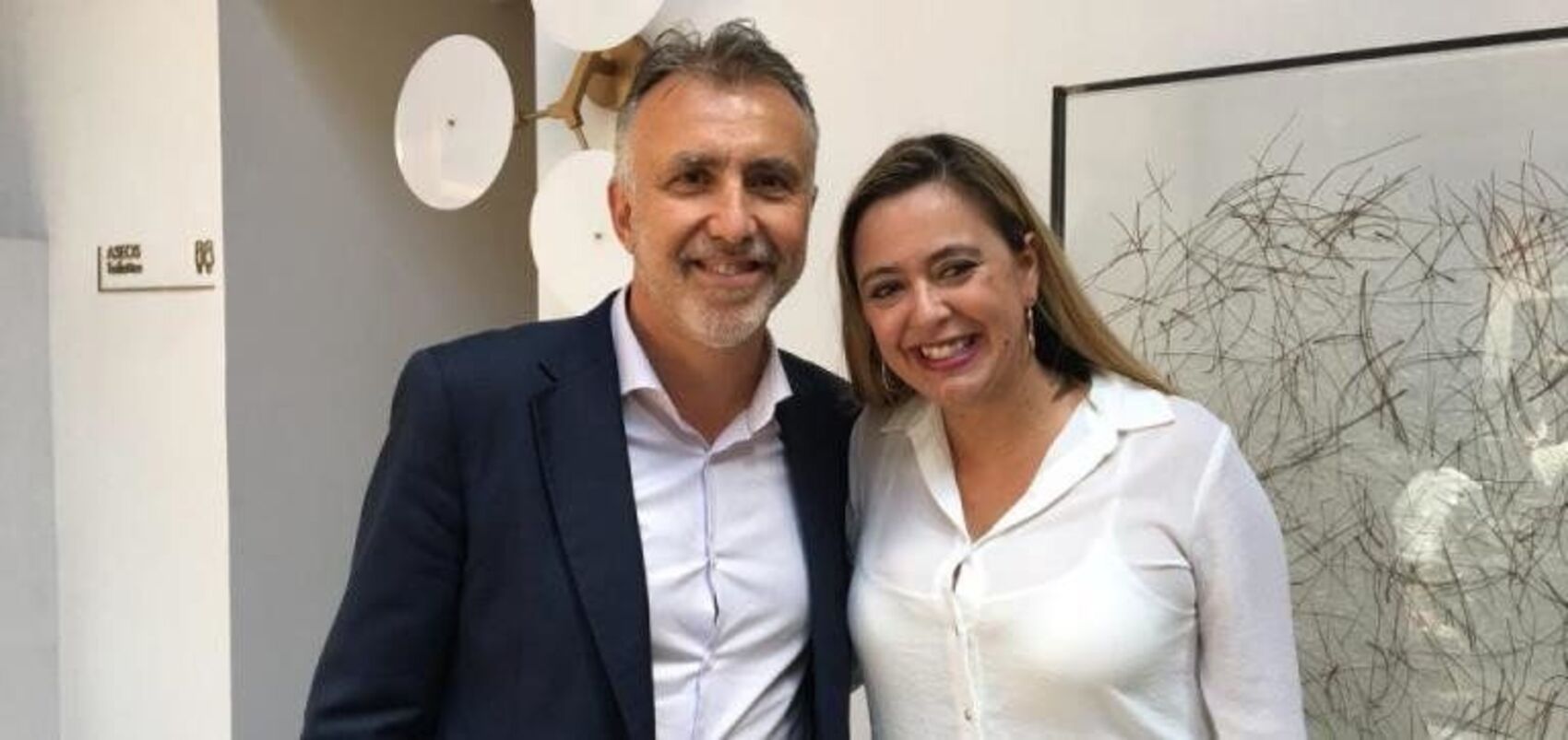 El presidente Ángel Víctor Torres y la secretaria general del PSOE de Lanzarote, María Dolores Corujo 