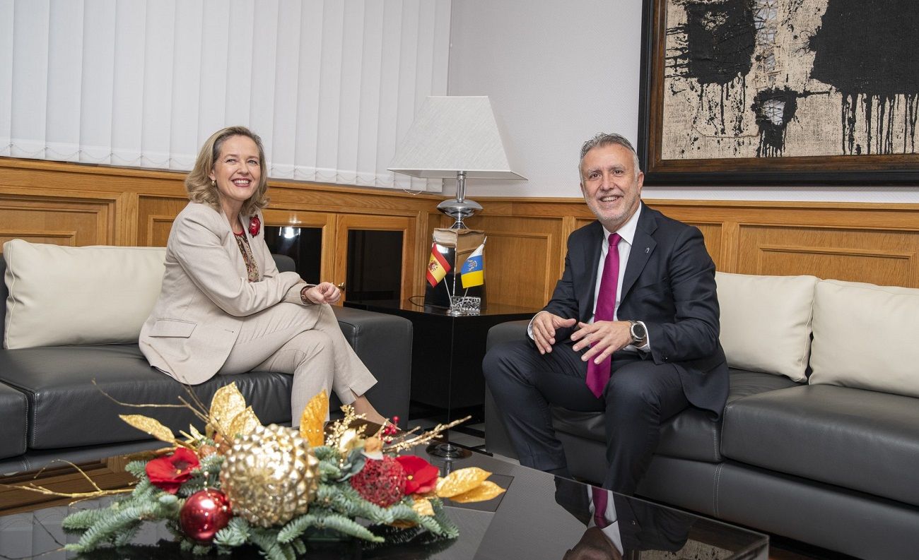 La vicepresidenta del Gobierno, Nadia Calviño reunida con el Presidente de Canarias, Ángel Víctor Torres