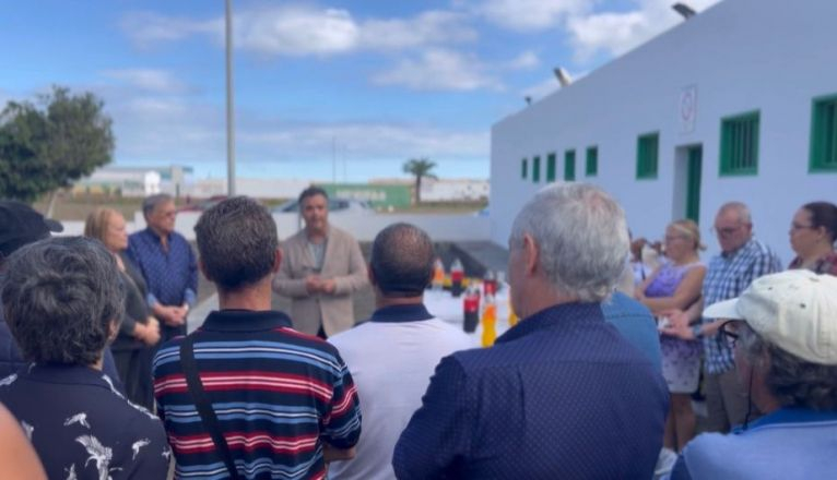 El coordinador general de NC, Armando Santana, en la visita al barrio de Tinasoria