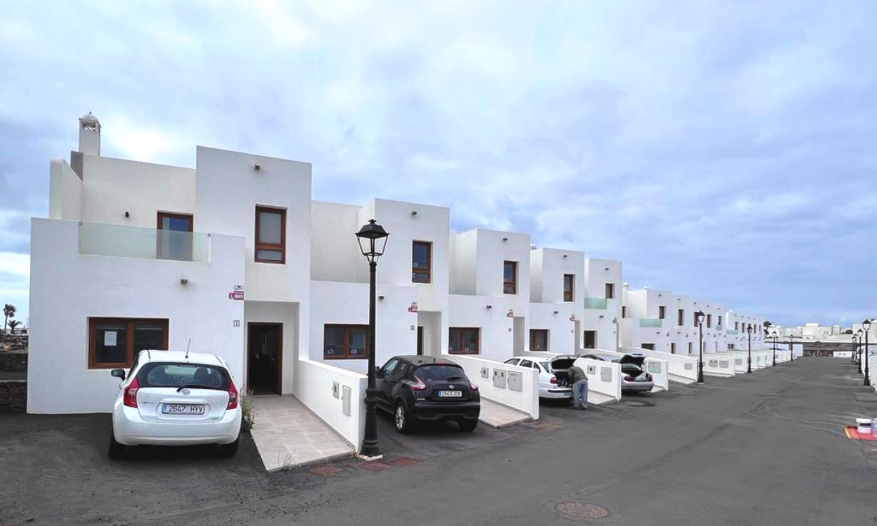 Viviendas de protección oficial tipo dúplex en la Urbanización Los Ajaches de Playa Blanca Viviendas de protección oficial tipo dúplex en la Urbanización Los Ajaches de Playa Blanca