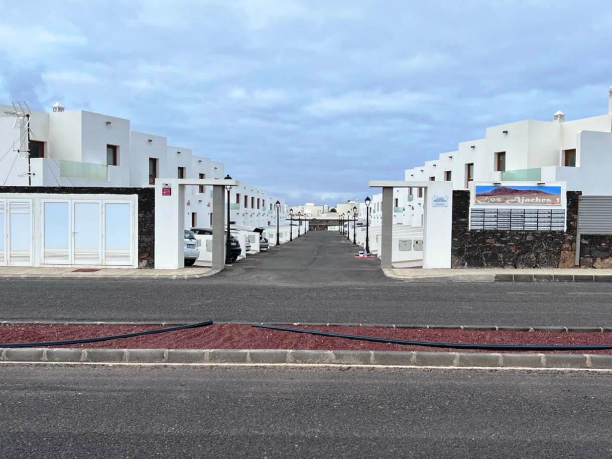 Viviendas de protección oficial tipo dúplex en la Urbanización Los Ajaches de Playa Blanca Viviendas de protección oficial tipo dúplex en la Urbanización Los Ajaches de Playa Blanca
