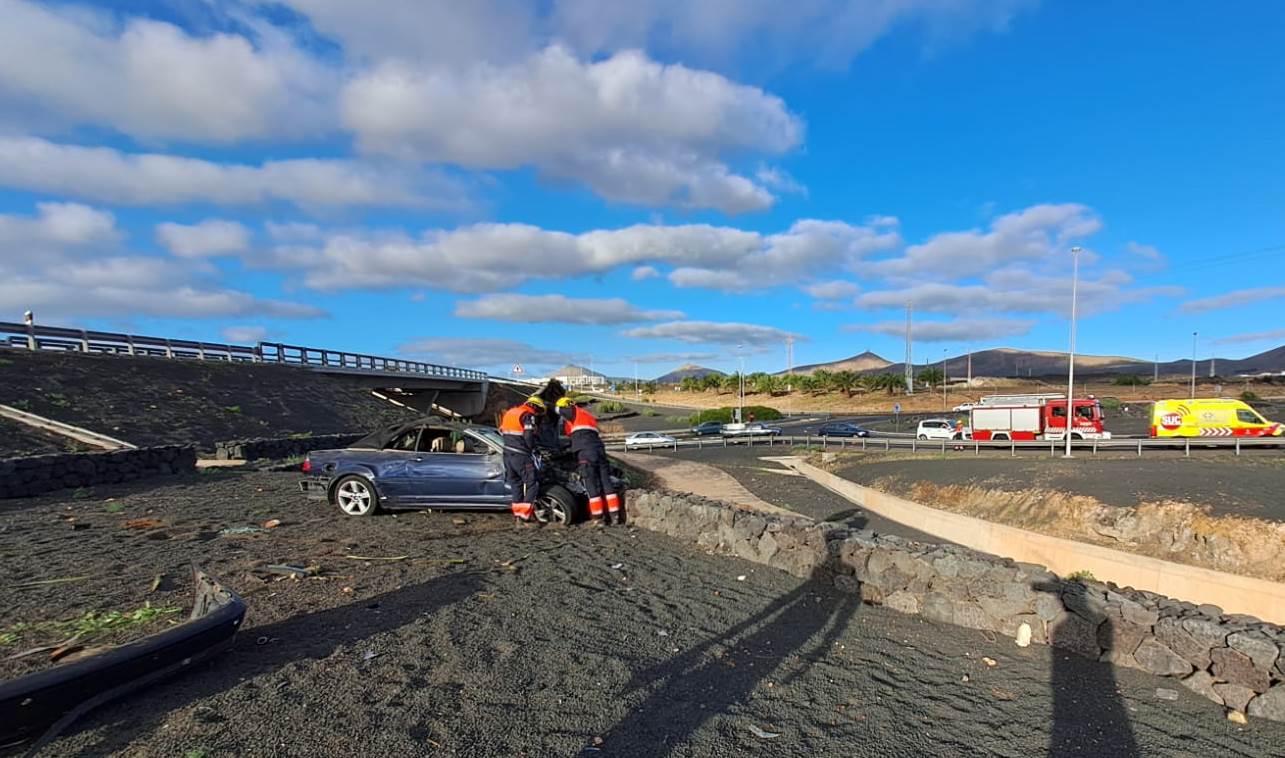 Coche precipitado en Los Geranios