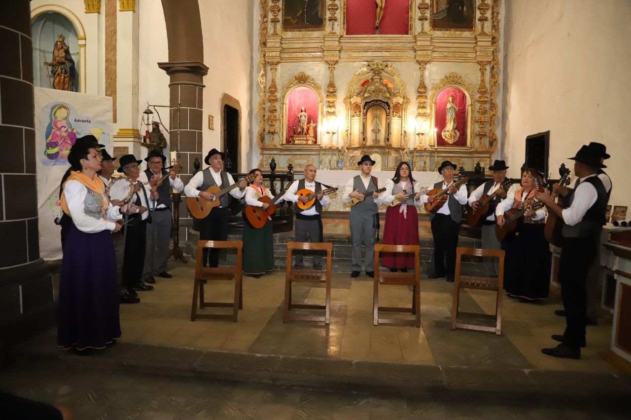 La iglesia de San Roque acoge el " XXXIII Encuentro de Ranchos de Pascua"