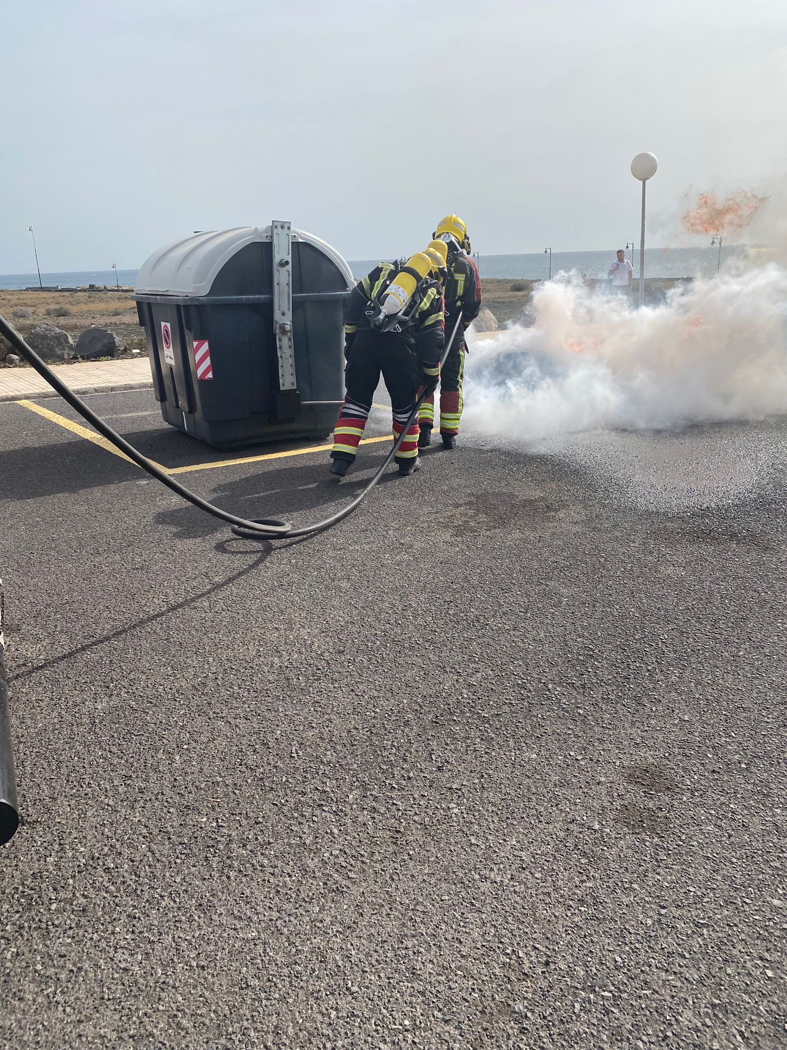 Incendio del contenedor de papel y cartón