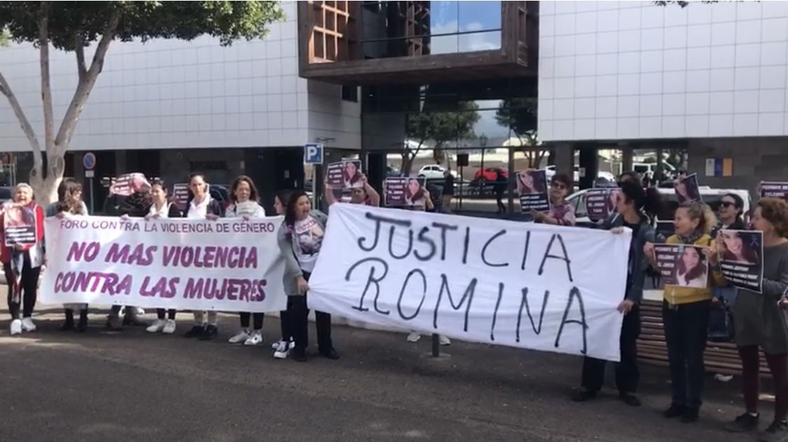 Manifestación en contra de la salida de la cárcel de Raúl Díaz, asesino de Romina. Foto: José Luis Carrasco