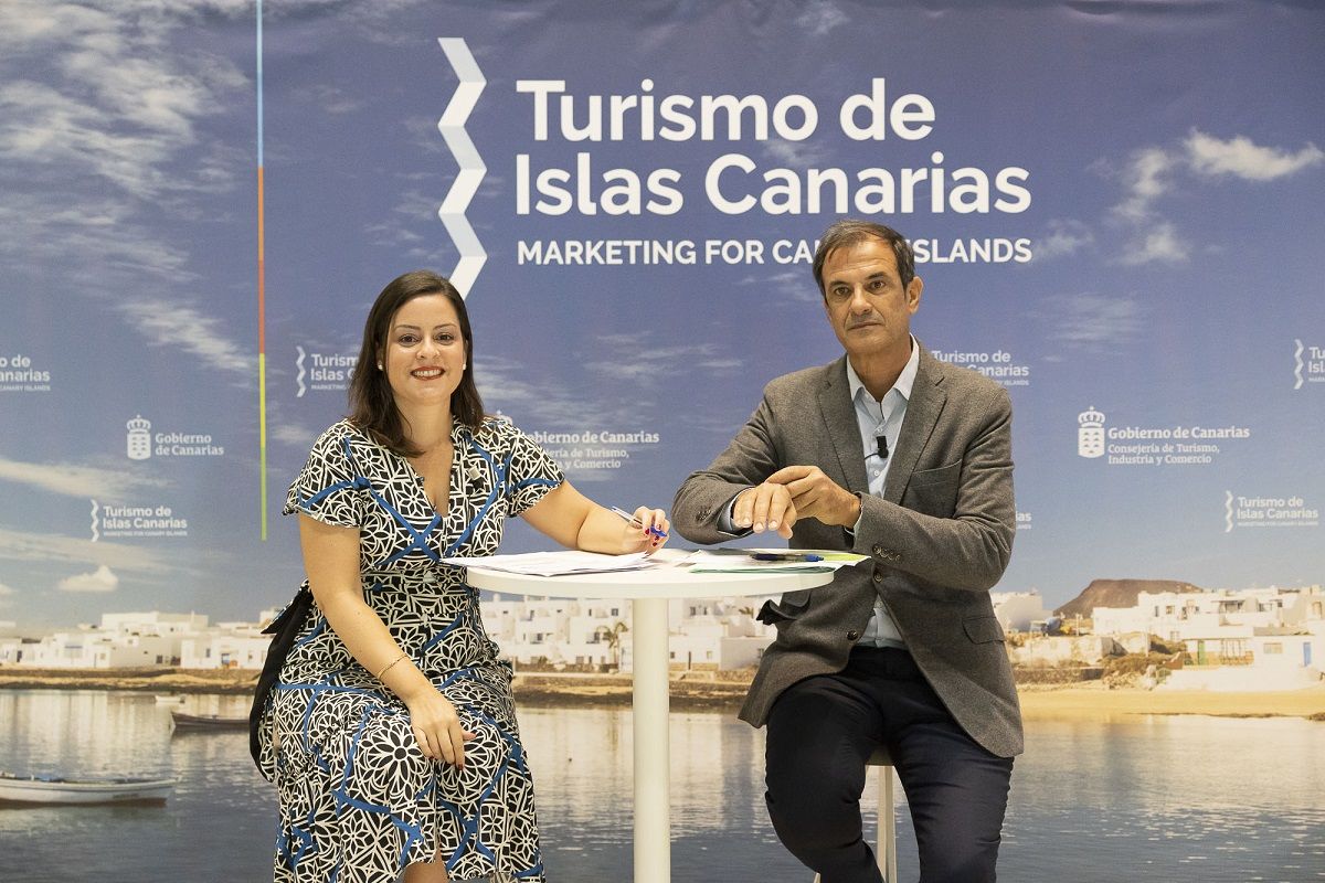 La consejera canaria de Turismo, Yaiza Castilla, y director gerente de Turismo de Islas Canarias, José Juan Lorenzo, durante la presentación