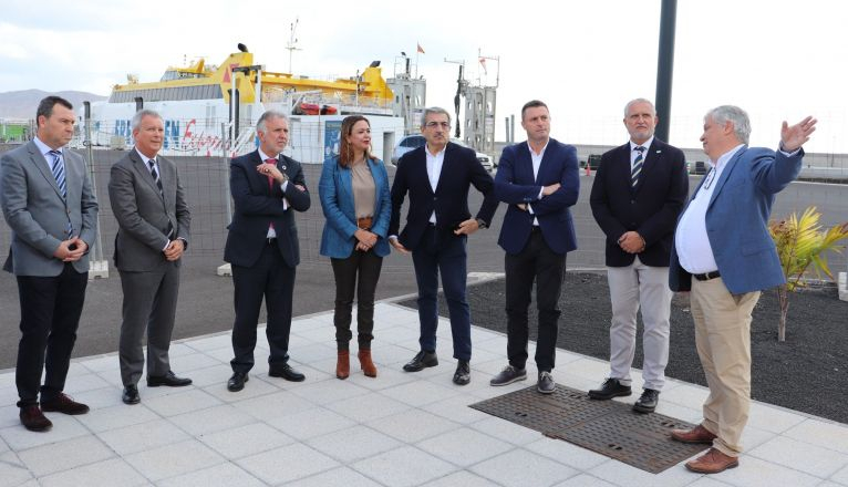 Óscar Noda con representantes del Gobierno de Canarias, Cabildo y Puertos Canarios Óscar Noda con representantes del Gobierno de Canarias, Cabildo y Puertos Canarios