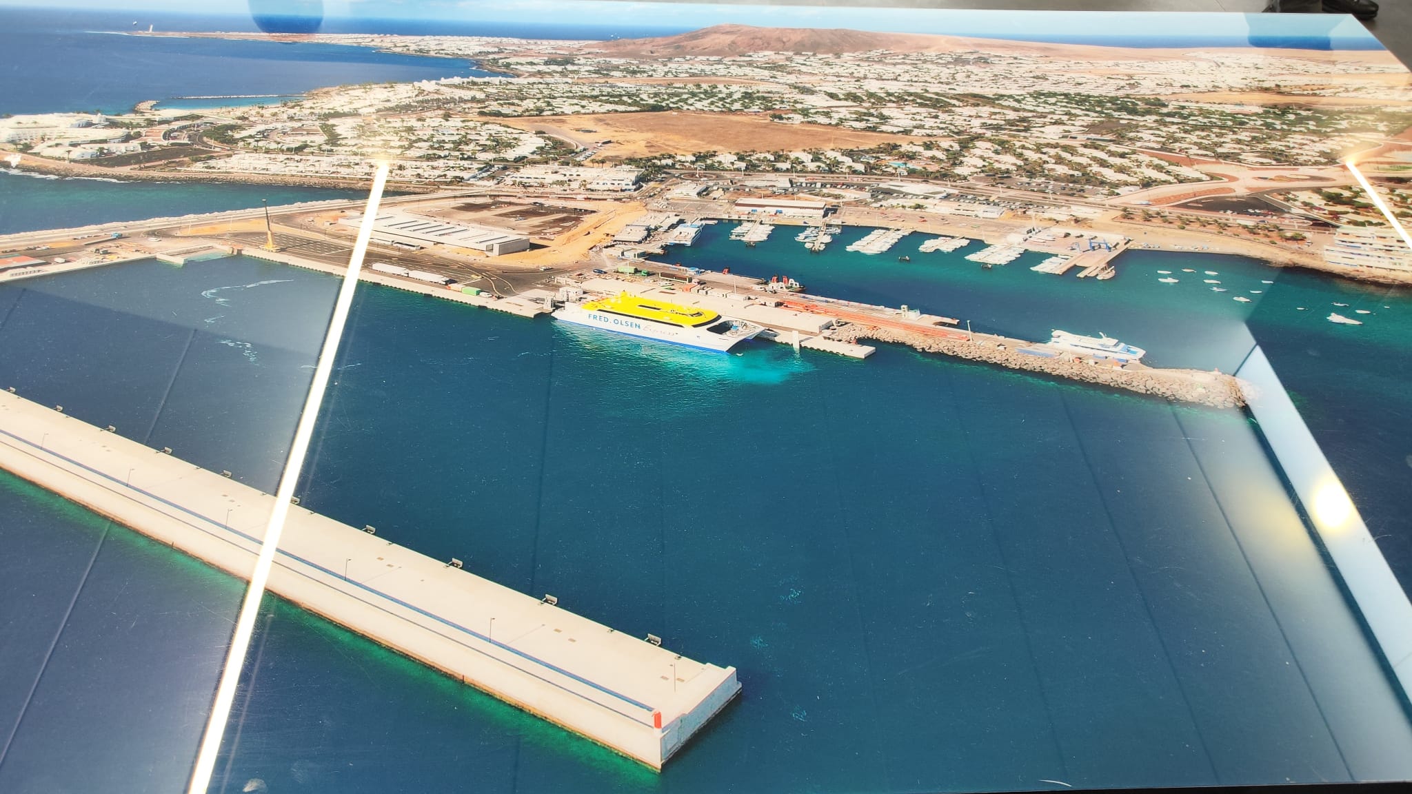 Imagen aérea del nuevo puerto de Playa Blanca