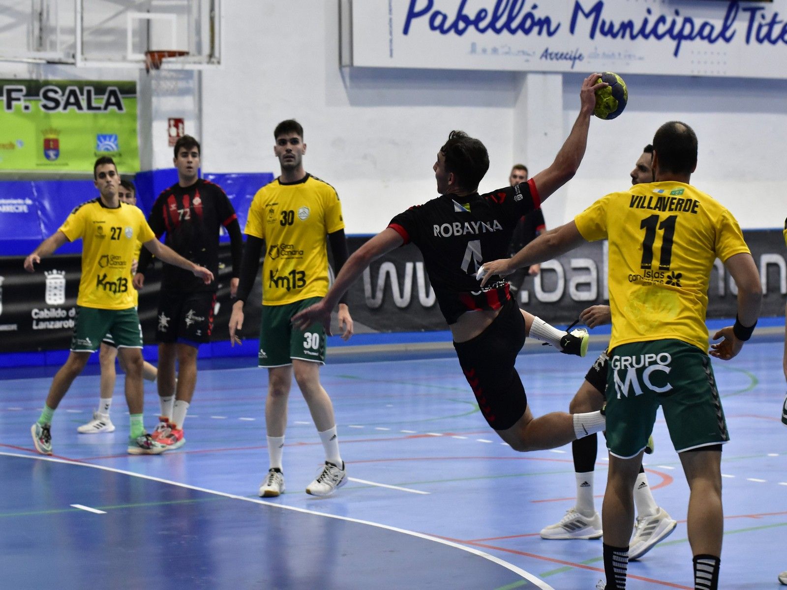 Partido de balonmano del CB San José Obrero Lanzarote contra el KM13 Gáldar