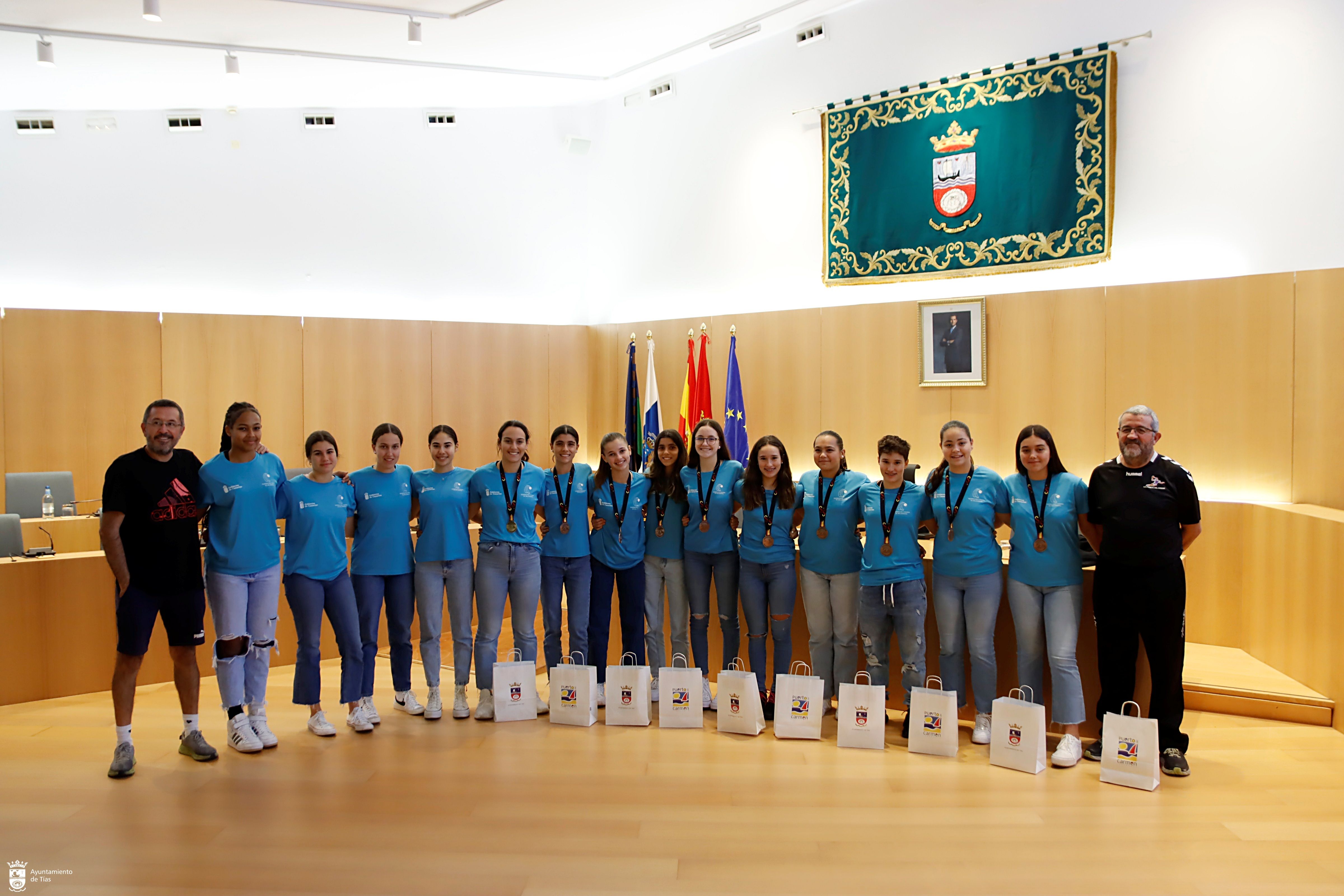 Acto de homenaje a las 13 jugadoras del Club de Balonmano Lanzarote Puerto del Carmen