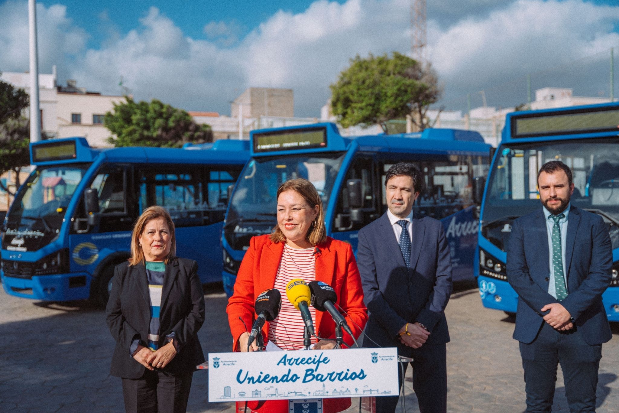 Presentación de las tres nuevas guaguas en Arrecife