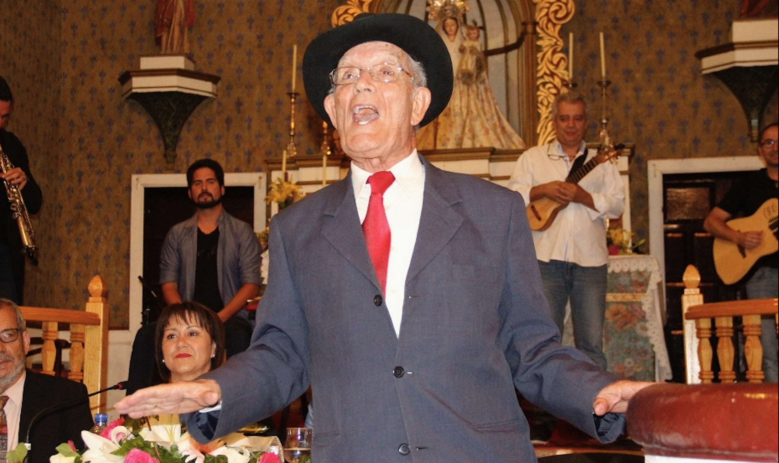 El folclorista Antonio Corujo durante una de sus actuaciones El folclorista Antonio Corujo durante una de sus actuaciones
