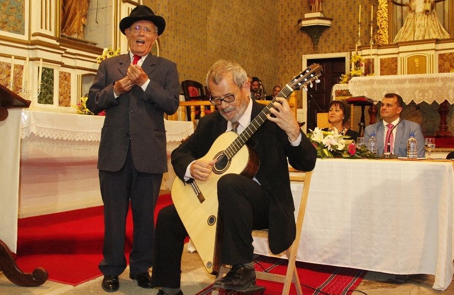 El folclorista Antonio Corujo durante una de sus actuaciones El folclorista Antonio Corujo durante una de sus actuaciones