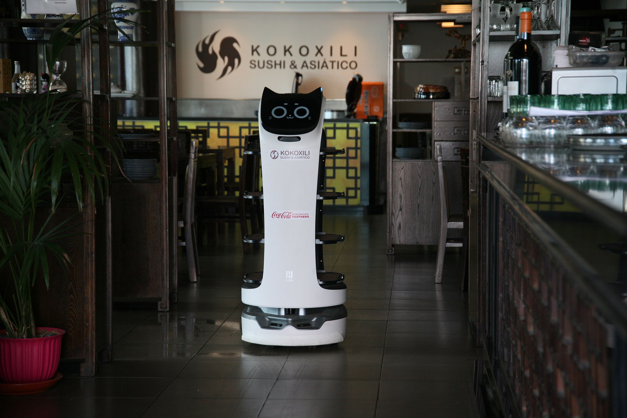 Robot Restaurante Kokoxili Sushi & Asiático (FOTO: José Luis Carrasco) Robot Restaurante Kokoxili Sushi & Asiático (FOTO: José Luis Carrasco)