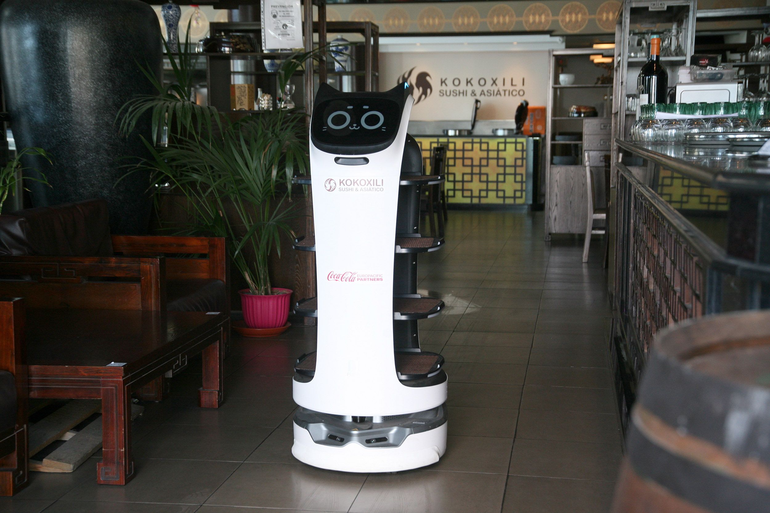 Robot Restaurante Kokoxili Sushi & Asiático (FOTO: José Luis Carrasco) Robot Restaurante Kokoxili Sushi & Asiático (FOTO: José Luis Carrasco)