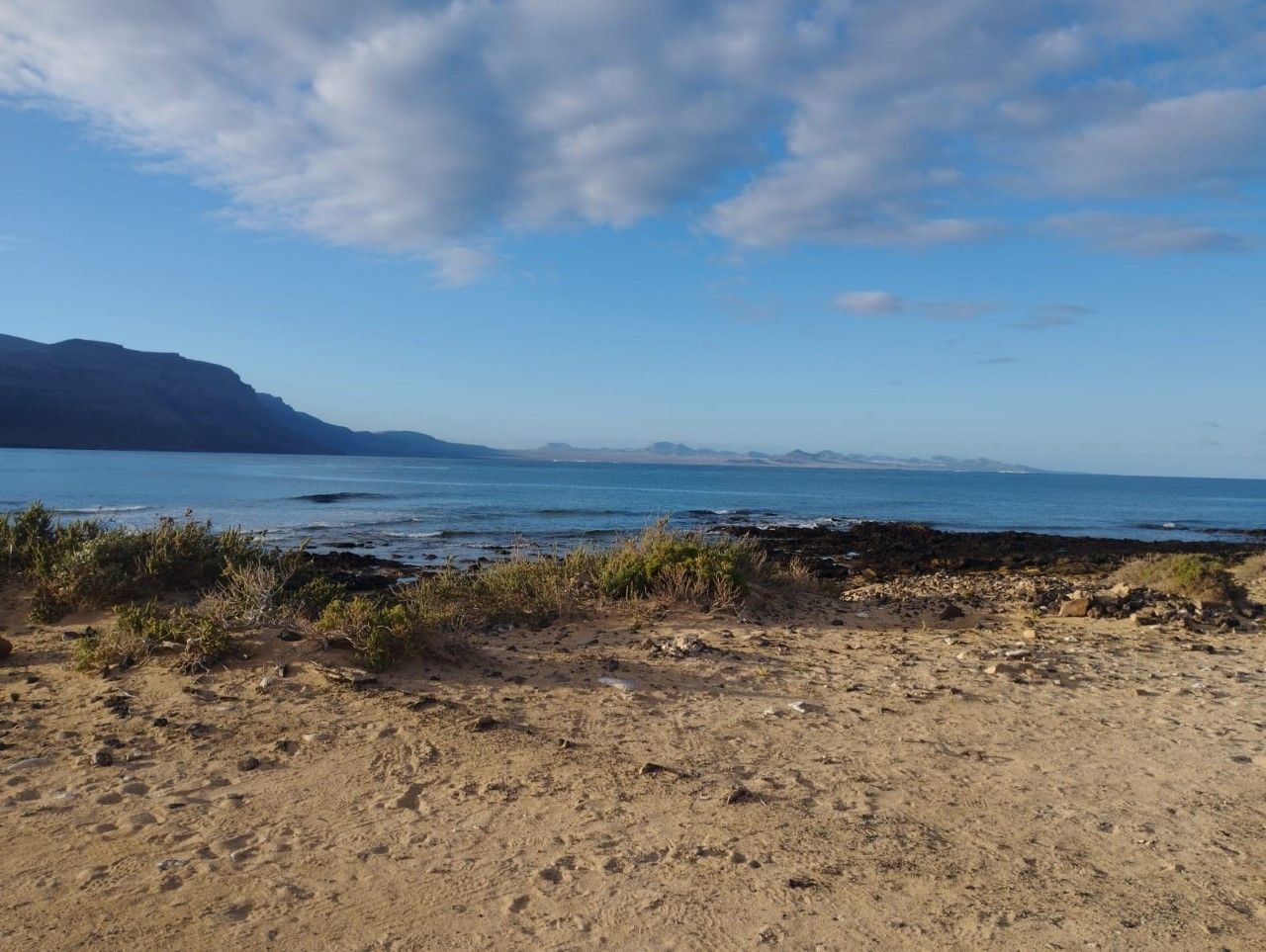 Vista de Famara desde La Graciosa