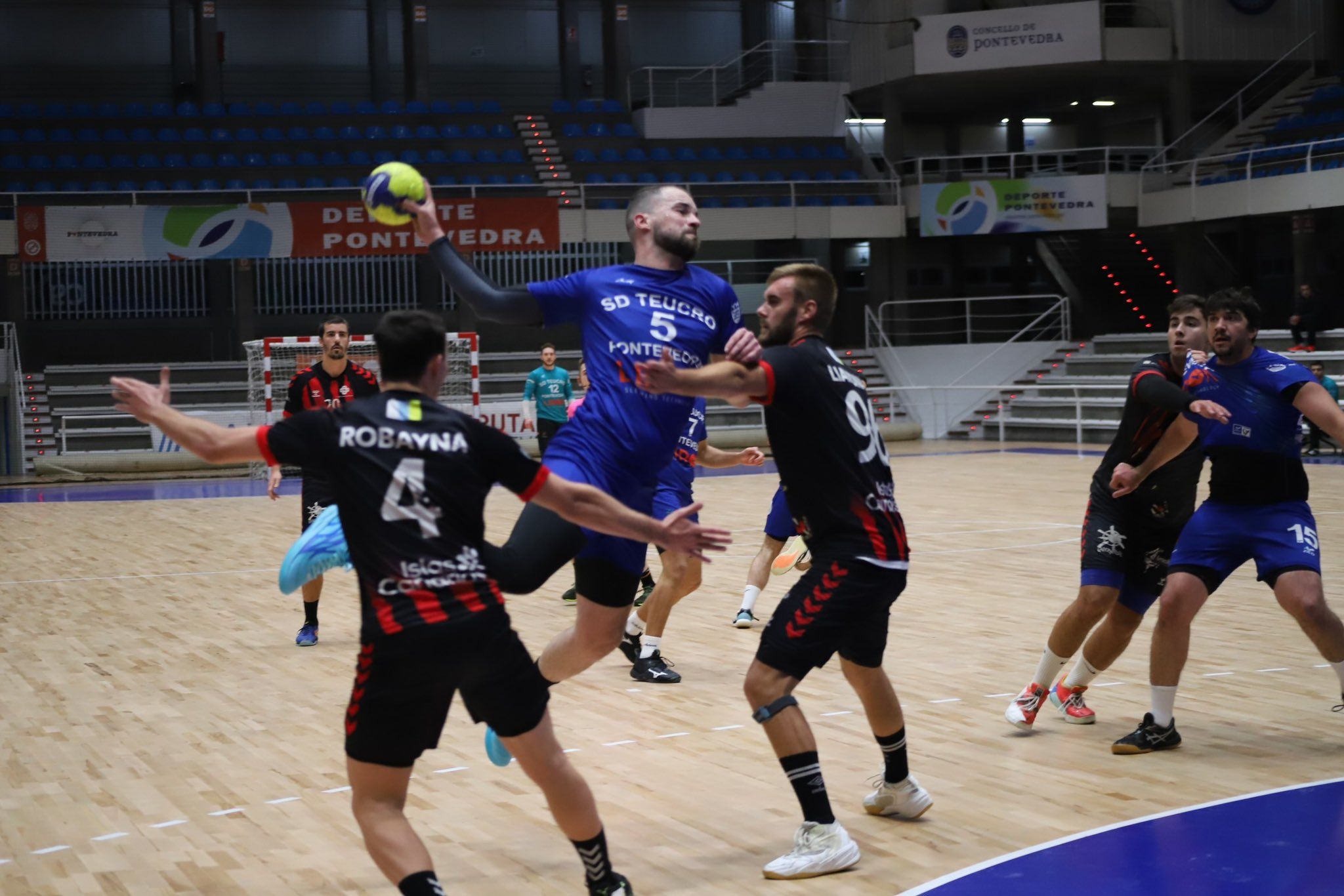 Partido de balonmano del SD Teucro contra el San José Obrero Lanzarote