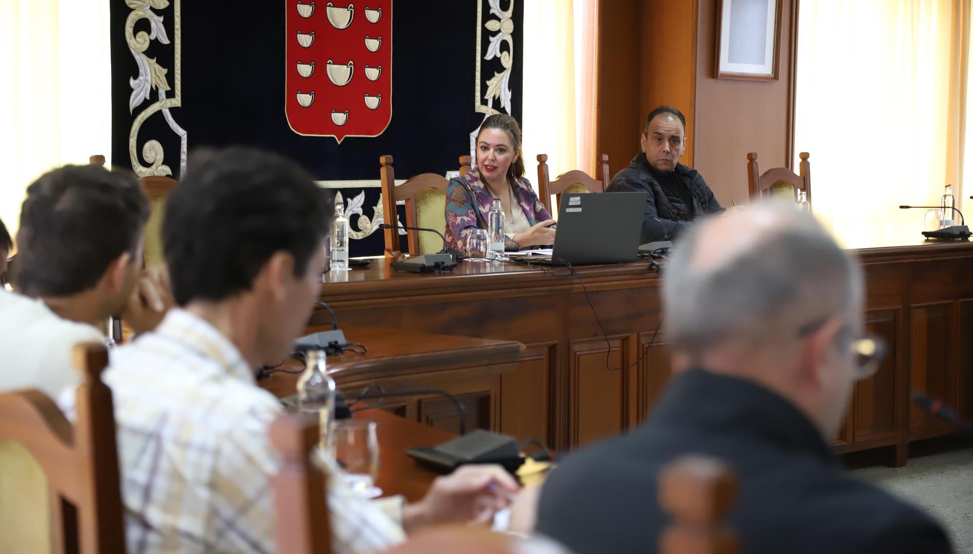 Reunión del Cabildo con ayuntamientos, cofradías y patronal turística sobre acuicultura