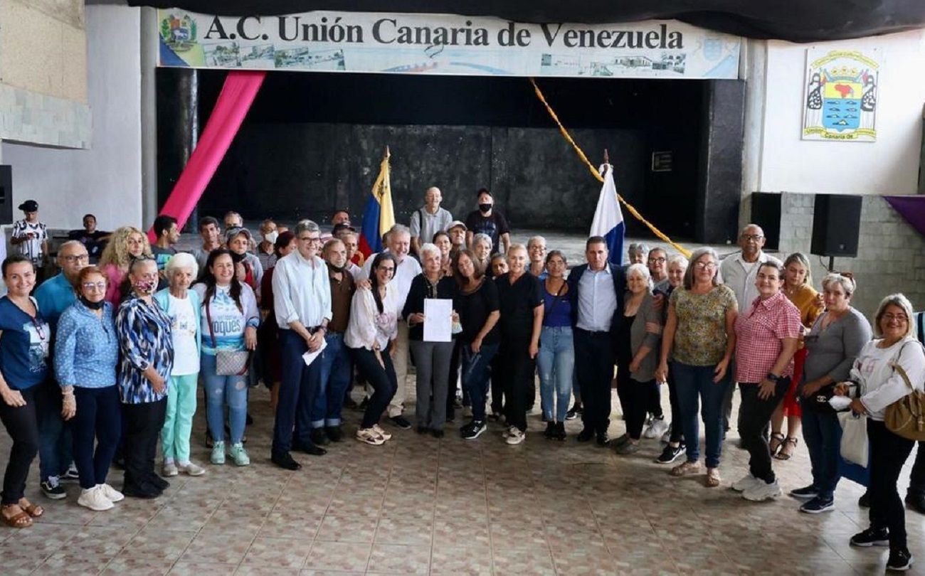 Ángel Víctor Torres con la comunidad canaria de Venezuela