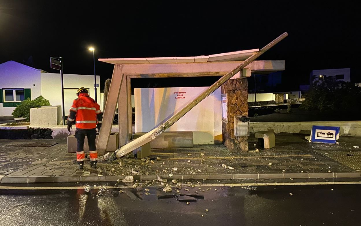 Parada de guaguas tras el accidente en Mala