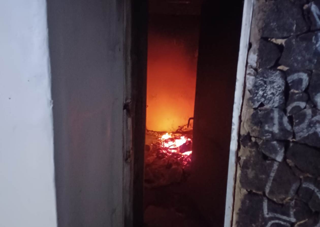 Incendio casa abandonada en Tahíche