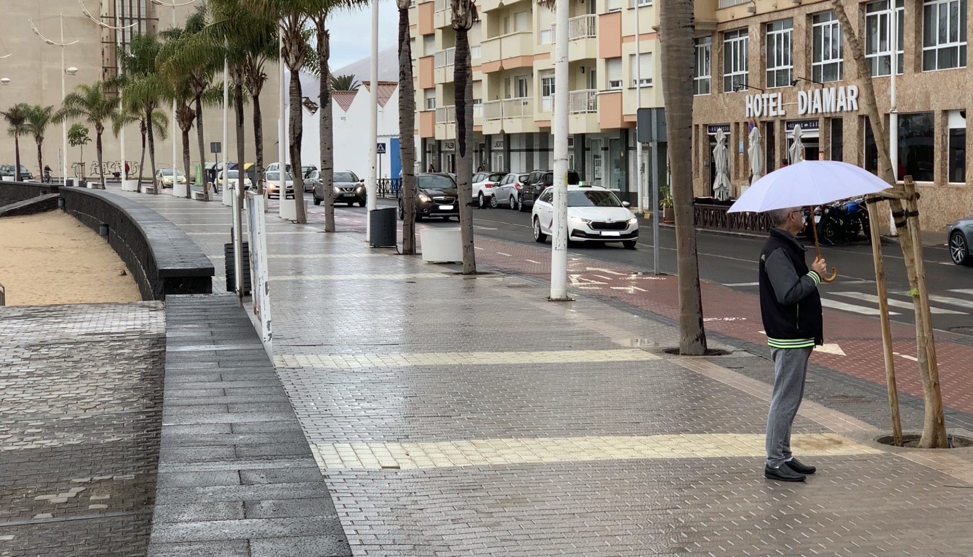 Lluvia en la playa de El Reducto, Arrecife