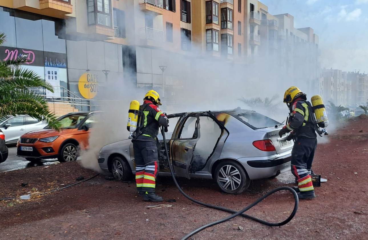 Arde un coche en Arrecife