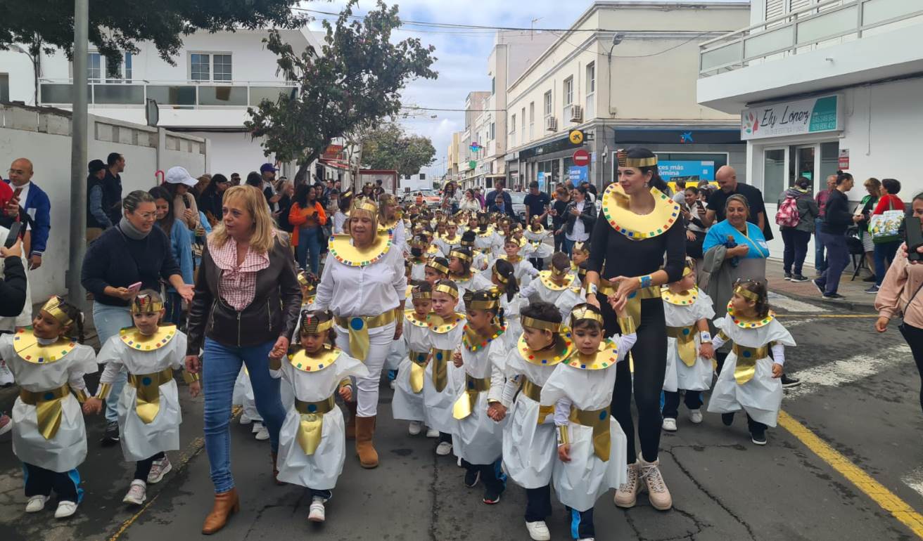 Pasacalles escolar de carnaval en Arrecife