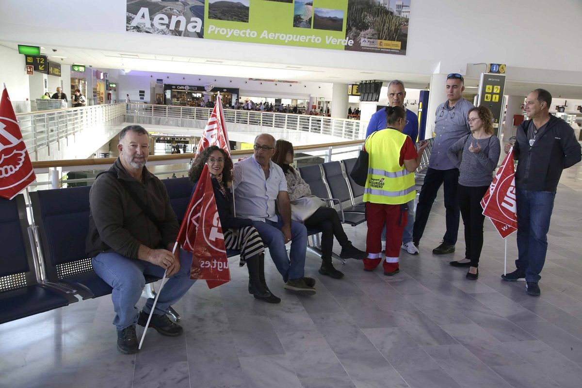 Trabajadores de Swissport en huelga en el aeropuerto de Lanzarote