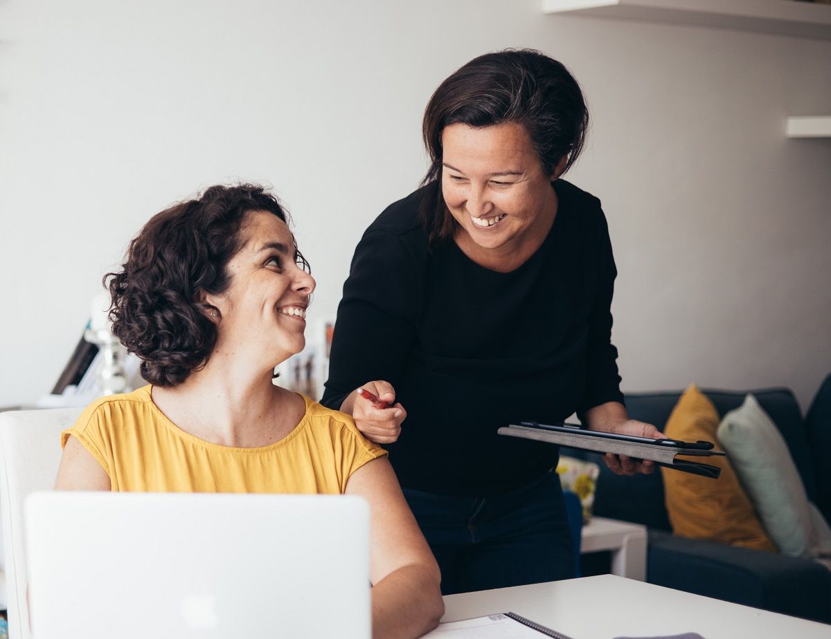 Las emprendedoras Dácil Rodríguez y Laura Hernández, creadoras de Seven Revenue Rules, proyecto financiado por MicroBank en Lanzarote