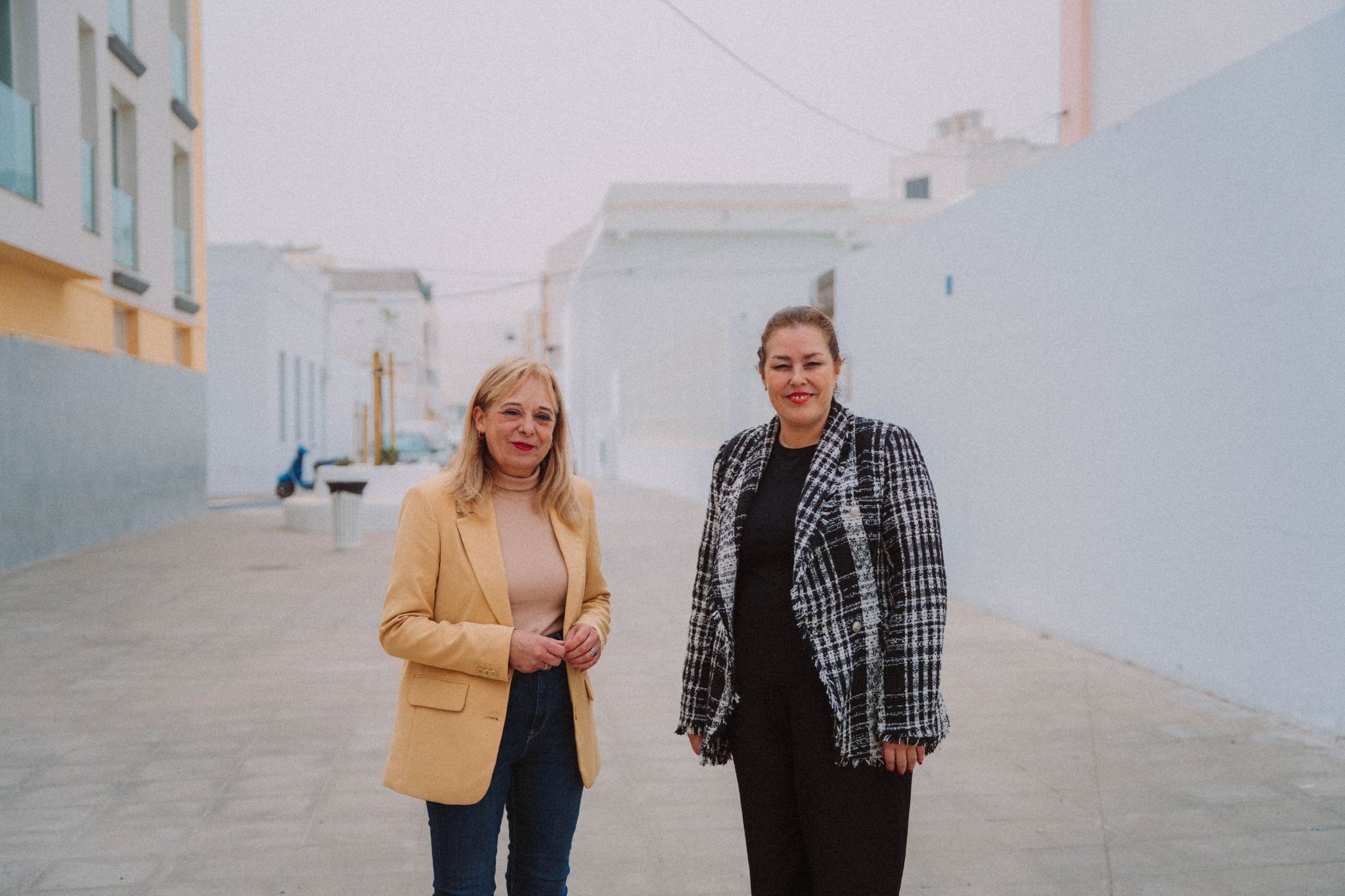 La alcaldesa Astrid Pérez y la concejal Saro González