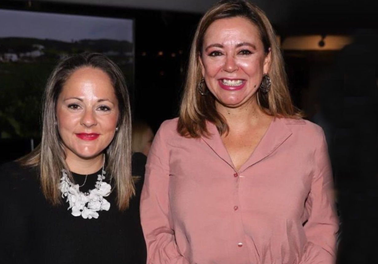 La consejera de Comercio, Carmen Guadalupe junto a la presidenta del Cabildo, María Dolores Corujo