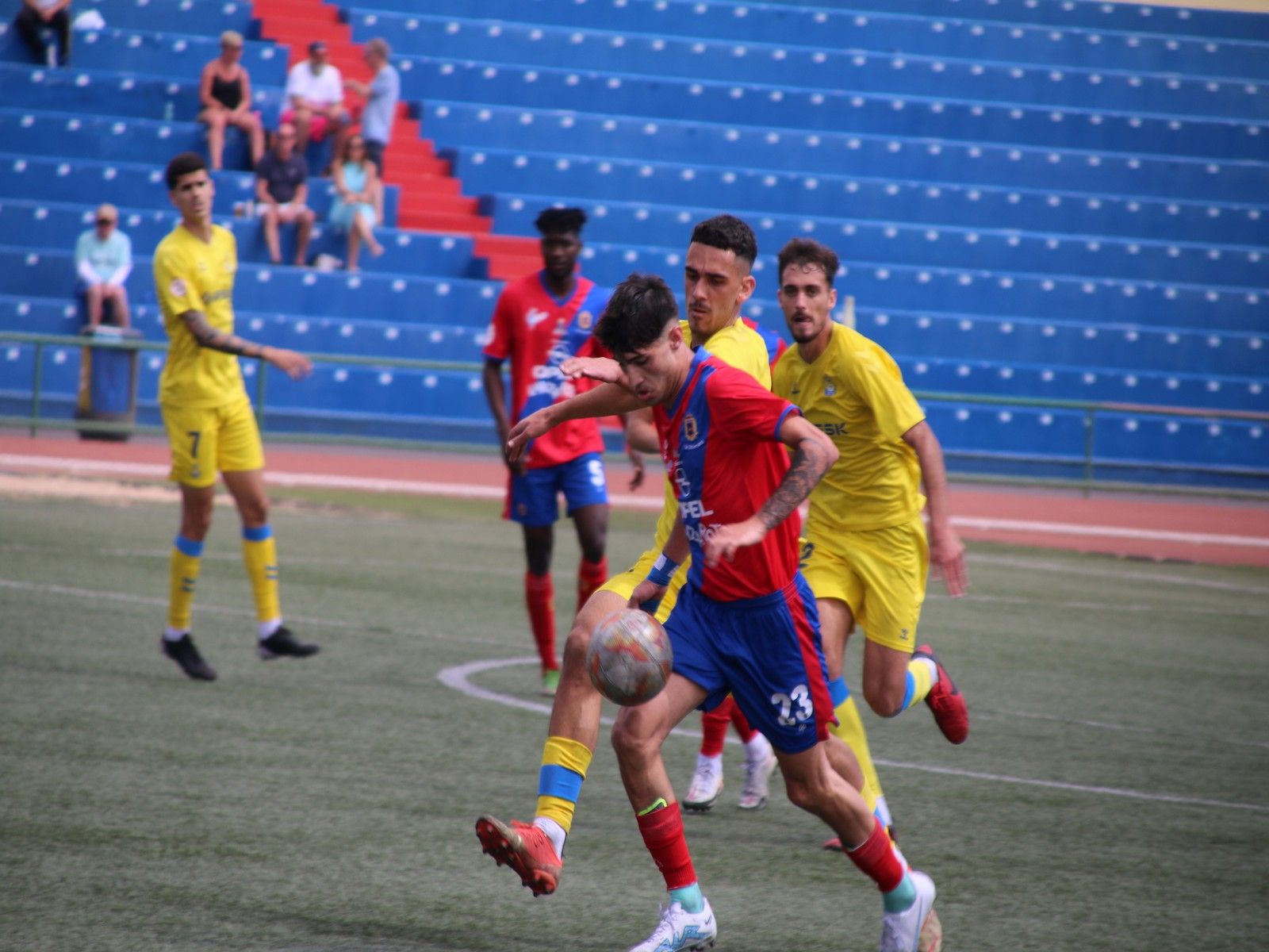 Partido de fútbol entre el UD Lanzarote y la UD Las Palmas Atlético