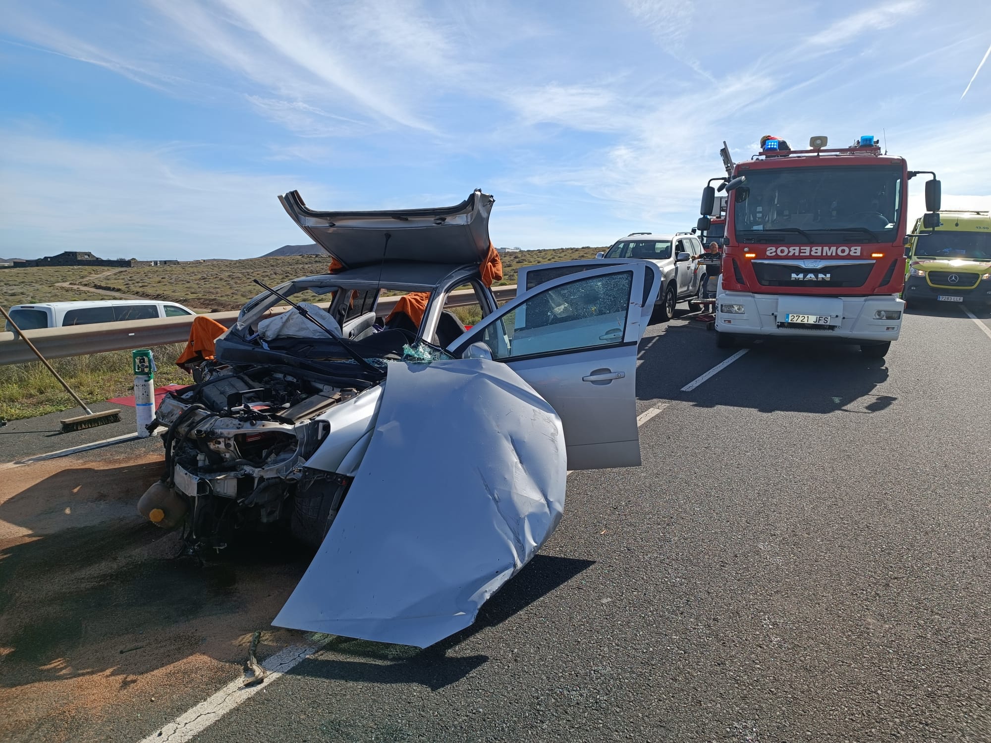 Uno de los vehículos involucrados en el accidente de Guatiza este lunes (Cecoes)