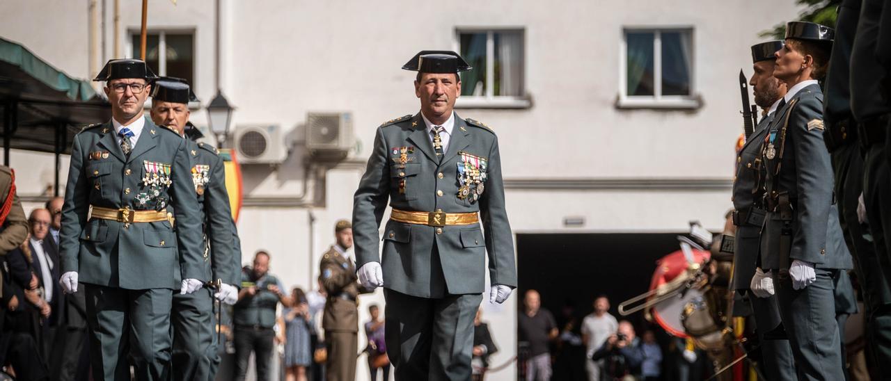El coronel jefe de la Guardia Civil de Santa Cruz de Tenerife, José María Tienda, en el centro de la imagen, ANDRÉS GUTIÉRREZ TABERNE/ La Provincia