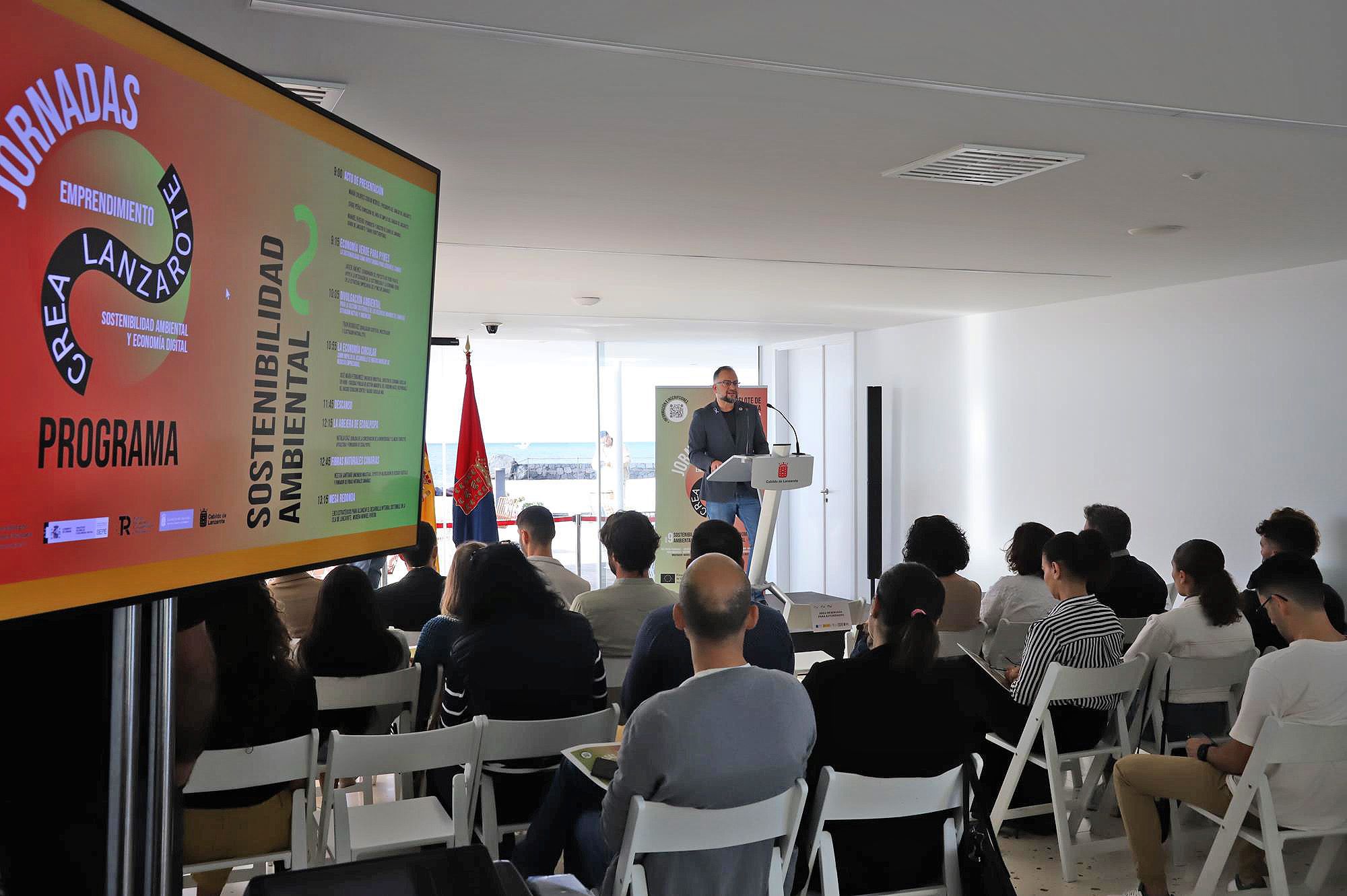 El consejero de Empleo del Cabildo, Jorge peñas, durante la inauguración de las jornadas de sostenibilidad ambiental y emprendimiento El consejero de Empleo del Cabildo, Jorge peñas, durante la inauguración de las jornadas de sostenibilidad ambiental y emprendimiento