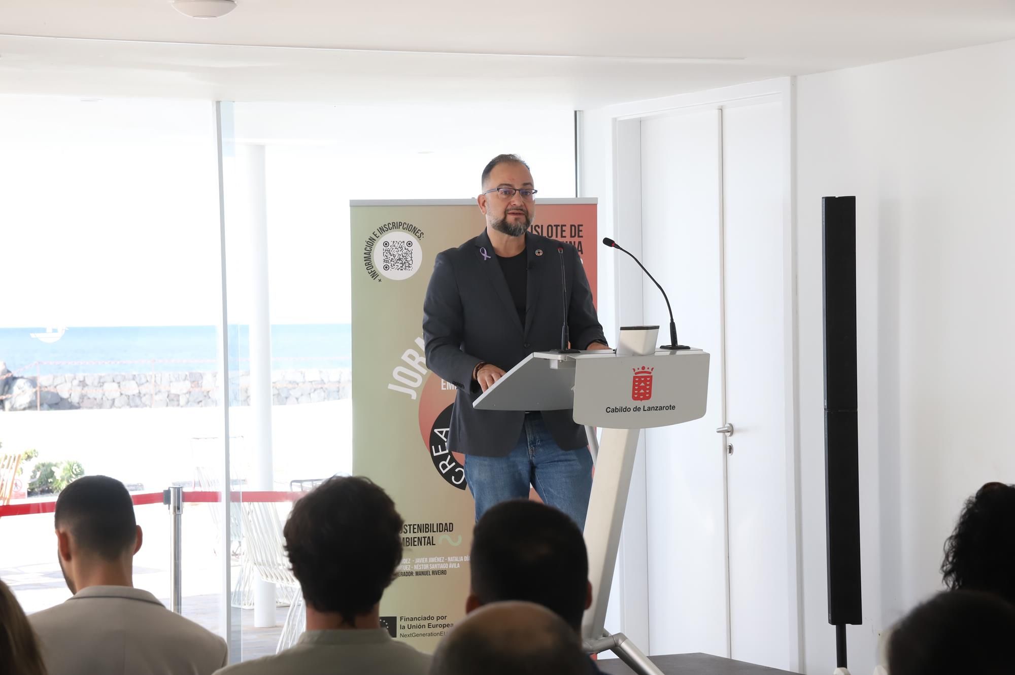 El consejero de Empleo del Cabildo, Jorge peñas, durante la inauguración de las jornadas de sostenibilidad ambiental y emprendimiento El consejero de Empleo del Cabildo, Jorge peñas, durante la inauguración de las jornadas de sostenibilidad ambiental y emprendimiento