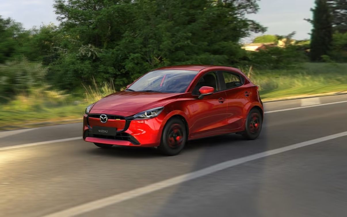 Mazda 2 2023 rojo