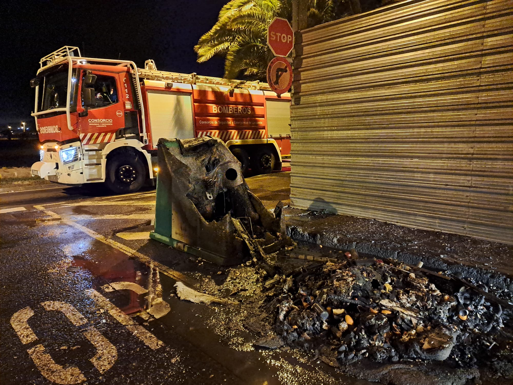 Incendio de dos contenedores en Arrecife